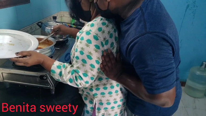 Benita sweety: Горячий стонуающий секс на кухне, муж и жена
