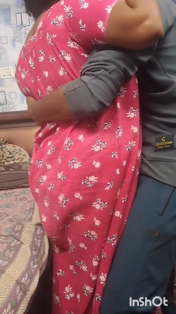 Benita sweety: Pasangan cuckold Tamil India bertiga panas