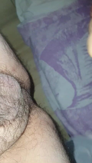 Skowirowi: Komplikasi. Istri sange ini lagi asik ngentot pantat suaminya pakai...