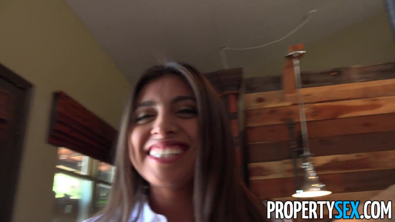 Property sex: Büyük doğal memeli Propertysex emlakçı yeni müşterisini sikiyor