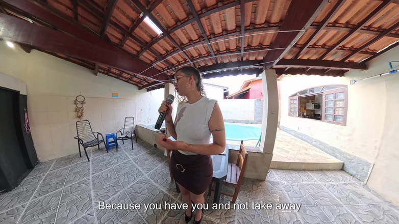 Victor SweetCoupleStories: Verslaggever stript uit nadat ze betrapt is op inbraak in...