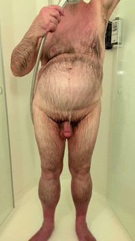 Coach Karl Starts His Hot Shower 7221