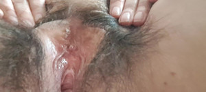 Mommy big hairy pussy: परिपक्व चोदने लायक मम्मी की छोटी चूत का अंकुर और चूत की चुदाई