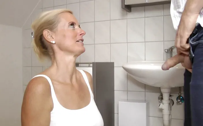 Dirty Tina: Pissing and creampie extreme