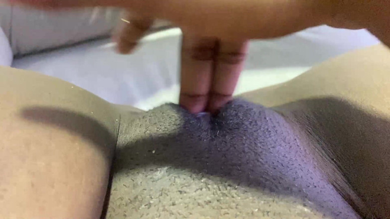 olivercastelistar: La matrigna si masturba con le sue strette mutandine