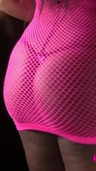 Jayden Starr, fille à gros cul, s'enfile un gode rose dans la chatte