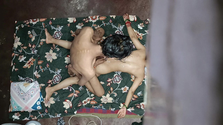 Kaambali: Istri India selingkuh sambil fingering dan masturbasi ganas