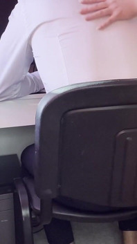 Cikgu menggoda pelajarnya untuk seks selepas kelas