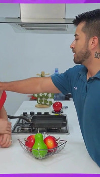 Special Guest! Ich besuche meinen besten freund und ficke am ende seine stiefmutter, milf-süchtig nach Collagen