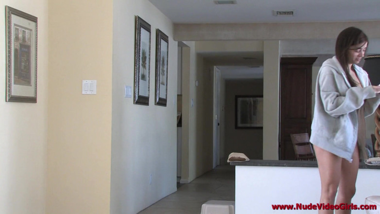 Spungy Gunk Films: Taylor Vixen - chat rápido y sesión corta de desnudos