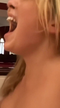 Tiffany Rayne'in Mükemmel Vücudu İçin İki Büyük Penis