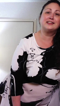 Seksi elbiseli ve külotlu tombul tanrıça Amanda