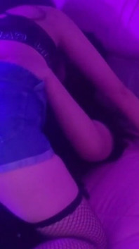 19letá studentka šuká s tangy na boku, stříkám do její těsné kundičky