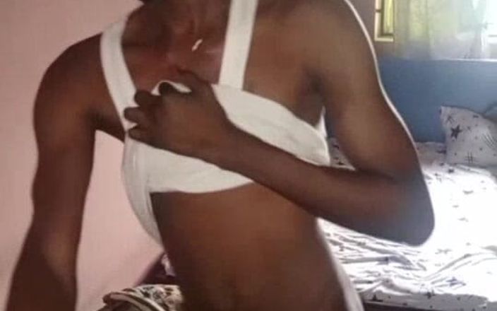 Sweetass132: पहली बार 14 इंच का लंड लेना