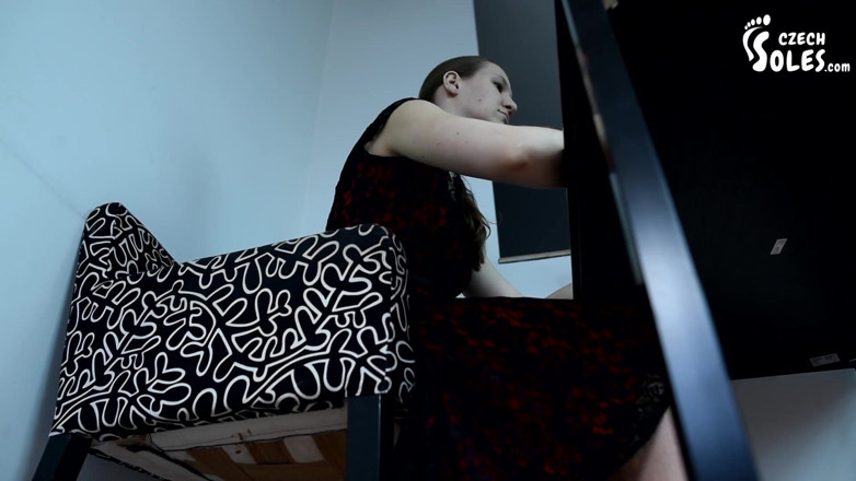 Czech Soles - foot fetish content: Stopa miażdżąca ten irytujący mały błąd - ty!