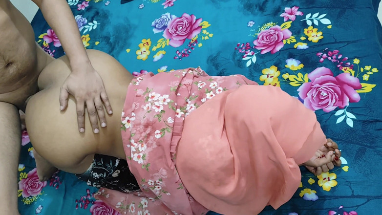 Angel Surovi Lata: Romantyczny seks wideo Bhabhi i Devar w pieska