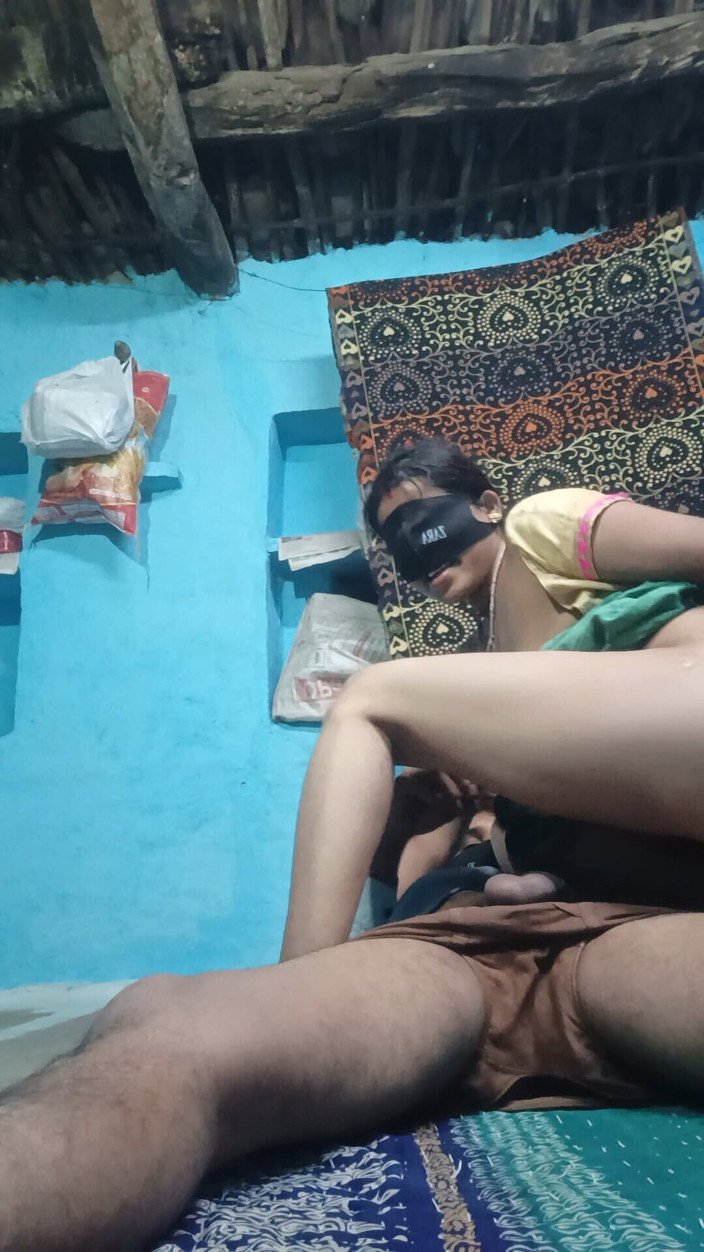 Pujasho: Hintli kadın kocasını sikiyor