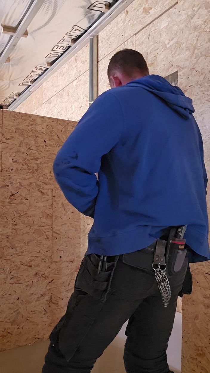 Chris_snoopy_91: A Hot Day on the Construction Site Part 1/9 Fingering, Blowing...