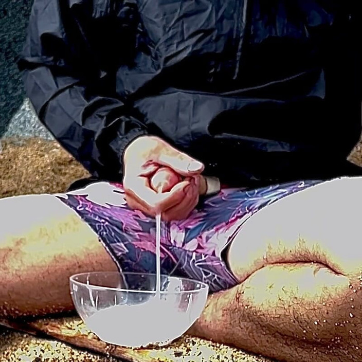 Hyperspermia: Saya Di Pantai Dan Mengumpulkan Semua Ejakulasi Dalam Mangkuk