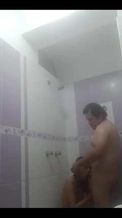 Qué lindo es atraparme con agua caliente en la ducha