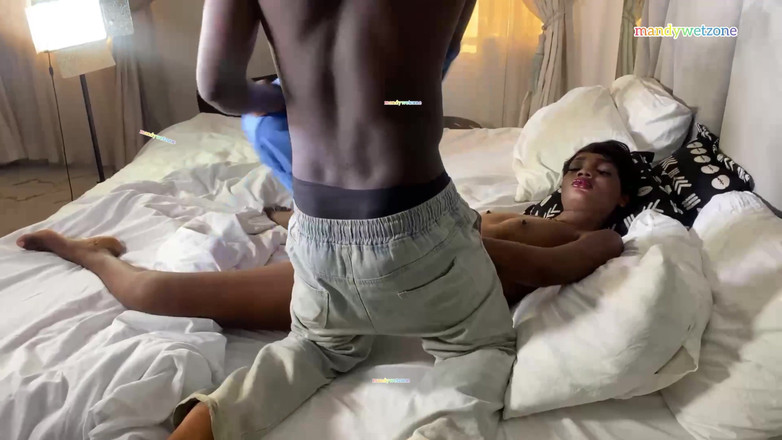 Mandywetzone: 나는 그녀가 팁 때 그녀의 방에 몰래 사랑 * 그리고 발정난