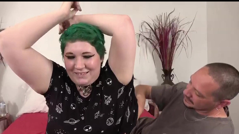 Media Originals: 必死の素人たちがジンクスで彼女の大きな胸ときついBBWの膣を激しく突きつける