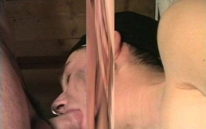 Gay RetroX VHS: Männer erkunden fleischliche Pfade # 4