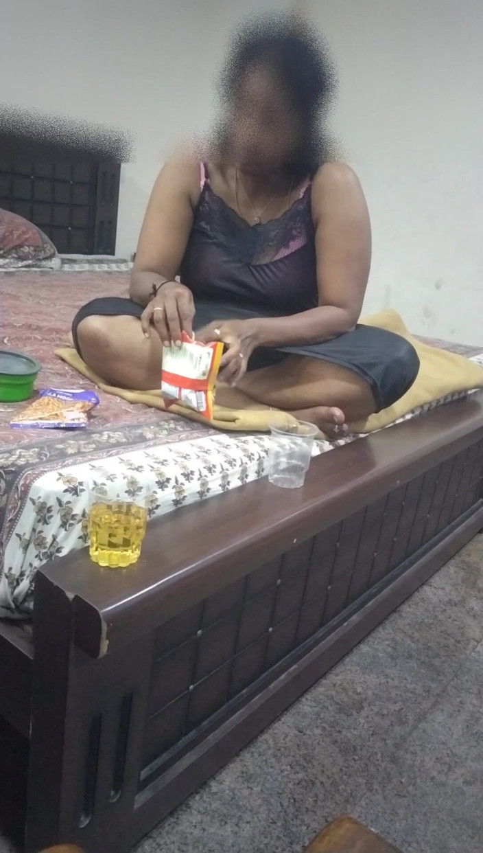 Tamil lesbian: Brudna rozmowa z przekąski