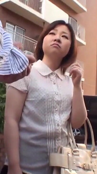熟女在亲密的私人遭遇中被吸引到意想不到的快感 - 第5点
