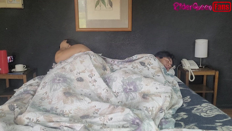 Riderqueen: 给粉丝的视频 - 苗条的继子狠