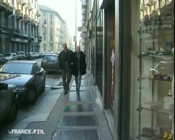 French Family Secrets: Eine schmutzige blondine wird von zwei perversen in einem sexshop...