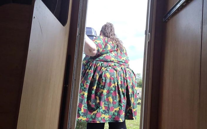 SSBBWLadyBrads: SSBBW Vs Malé dveře karavanu