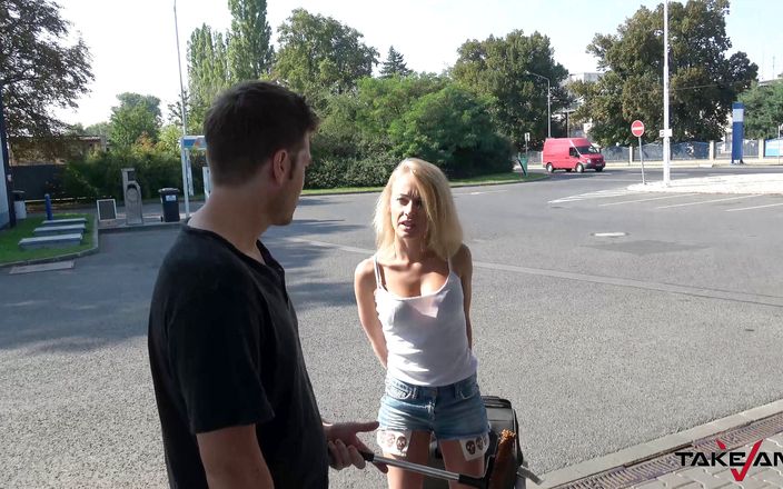 Take Van: 차에서 뛰어올라 놀라운 섹스를 한 영국 창녀