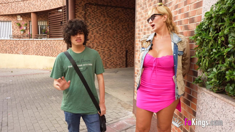 FAKings: Otra madrastra española cumple sus fantasías en fakings: Victoria Vera...