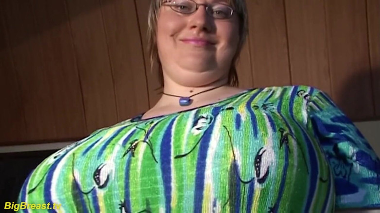Big Breast: Peluda gordinha gordinha oleou seus peitos monstros extremos