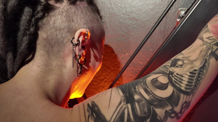 EdgesOfReality: Atado Y Usado