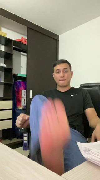 Tomas Styl: Pracovník posílá video nohou šéfovi