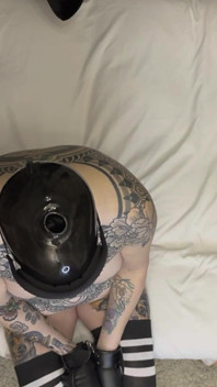 Master's Fuckpig: Intenzivní šukání obličeje v latexové masce
