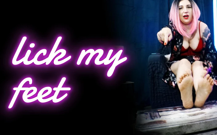 Lady_Angela: Lady angela berlutut di depan dewimu dan memuja kaki tante...