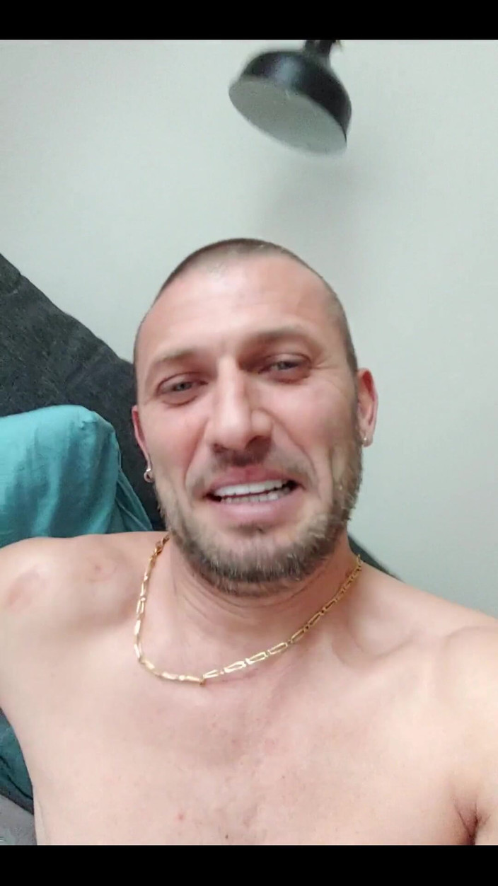 Boy jerking off: Chlapec si honí 