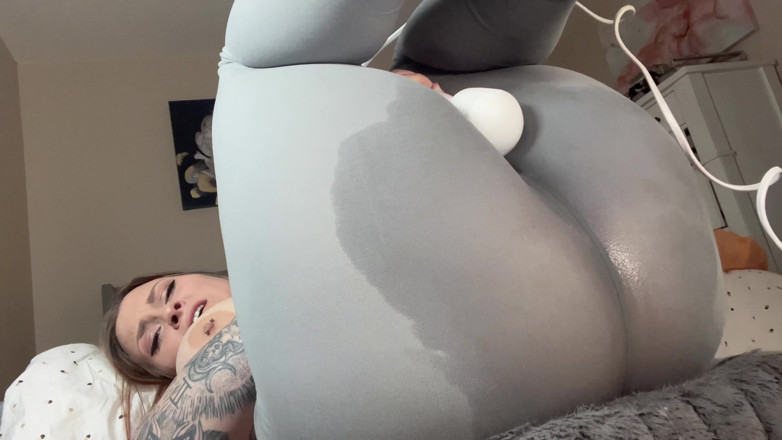 ChandlerKnight: Super Soaked: Squirting Through Leggings