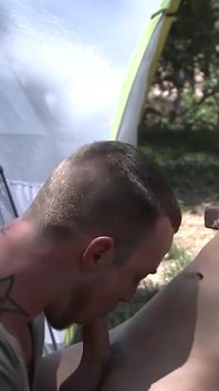 Mężczyźni - obozowa zabawa z Jessie Colter, hunter Ford co się dzieje w lesie zostaje w lesie
