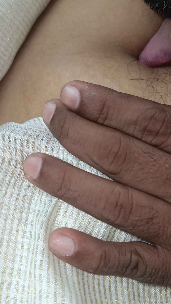 Pushpa studio: Fusk mallu moster het romantik bröst slickar het viral video