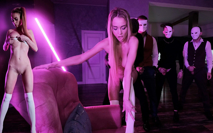 Beekeeper: 5v1 mystická párty iluminátů! Špinavé hry vládců světa