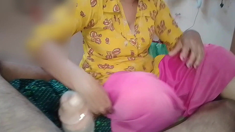 Skydreem1104: Enfermera india chupa el pene de su marido