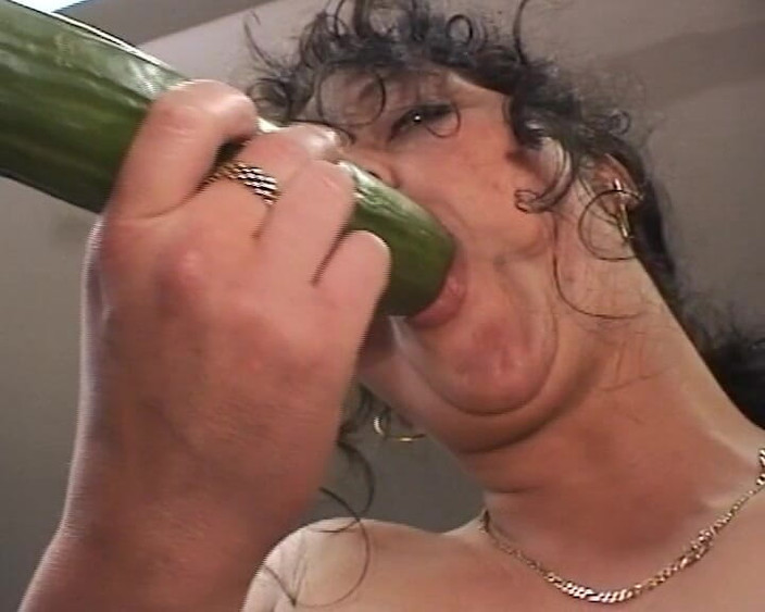 BB Video - Old School: Tante seksi amatir jerman dengan toket besar alami lagi asik...