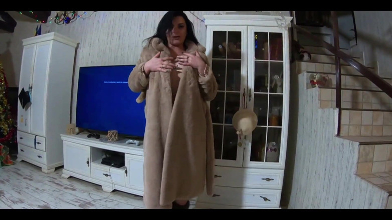 MilfyCalla: Naked in My Fur Coat, Deep Blowjob, Doggy Fuck and...
