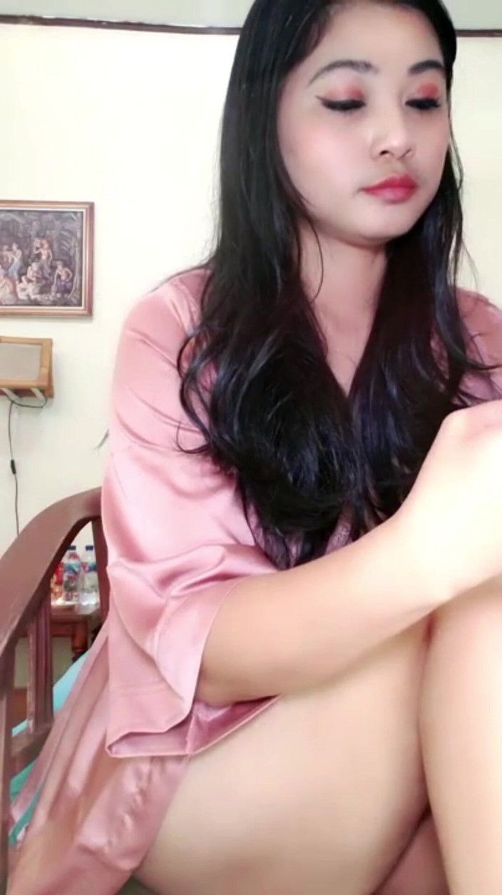 Hotindo: 바이브레이터로 자위하는 음란한 소녀 비디오 콜 섹스
