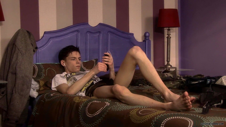Teach Twinks: Slim Twink Loves His Toys