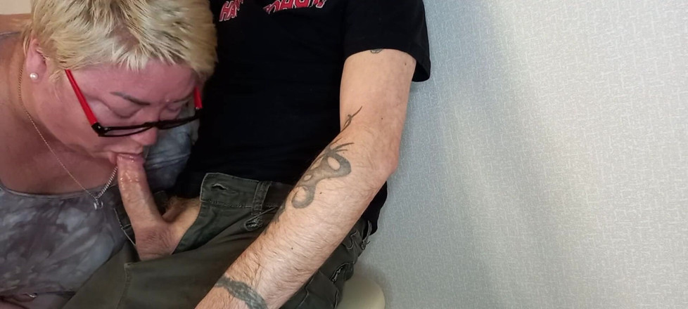 Zona901: Una donna ha visto il mio cazzo e lo masturba